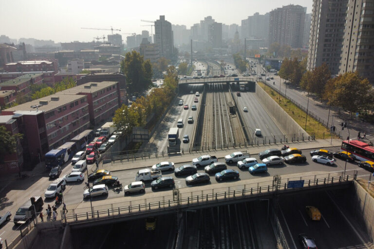 Preemergencia ambiental en la RM este sábado: Revisa la restricción vehicular