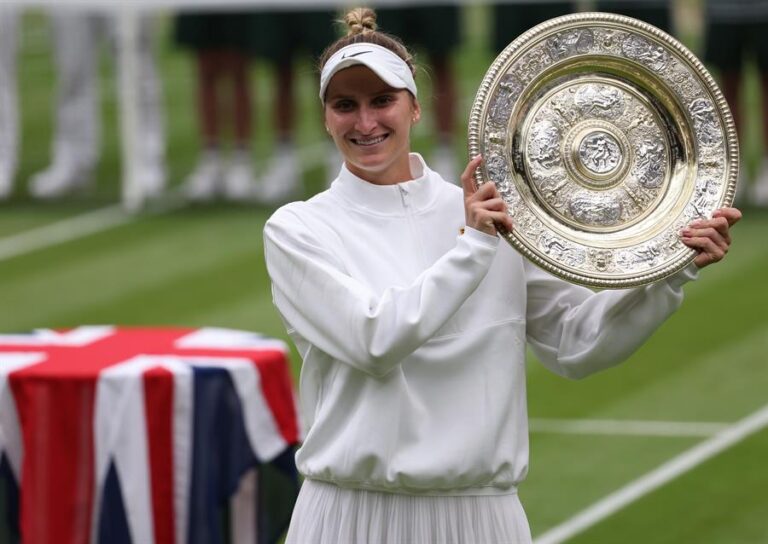 Markéta Vondroušová hace historia en la final de Wimbledon y vence a Ons Jabeur