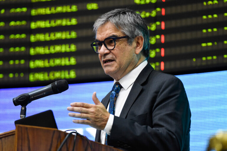 Hacienda recorta levemente su proyección de crecimiento: Economía se expandiría en 0,2% en 2023