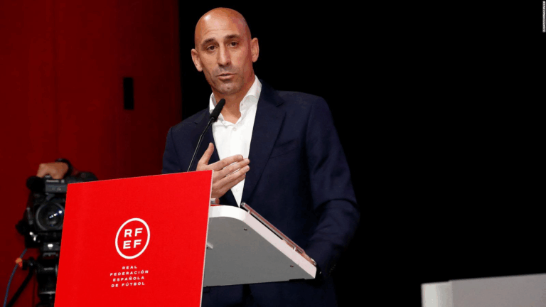 FIFA suspende provisionalmente a Luis Rubiales tras beso no consensuado a la futbolista Jennifer Hermoso