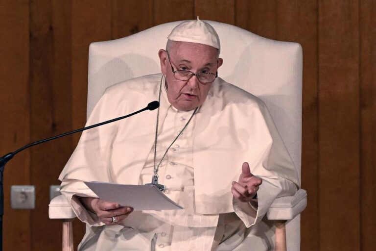 Papa Francisco: “El peor peligro es la ideología de género, porque anula las diferencias”