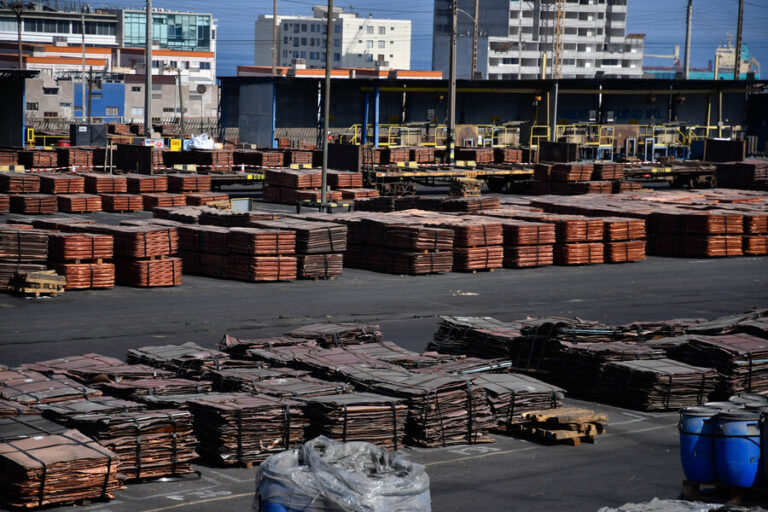 Chile registra superávit comercial de US$814 millones pese a desempeño del cobre