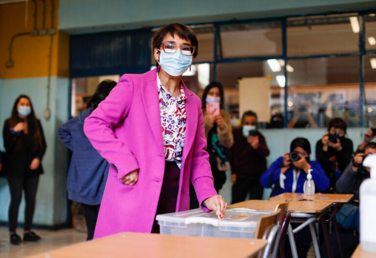 Abogado de Karina Oliva: 