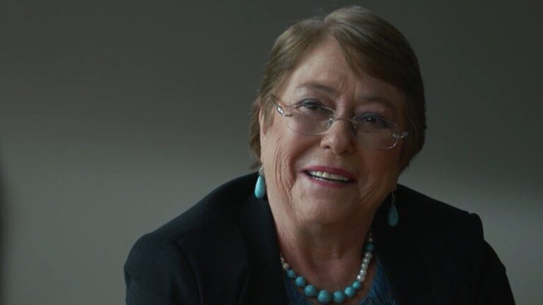 Bachelet descarta tercera candidatura y defiende a Dávalos por Caso Caval: “Él fue declarado inocente de los dos juicios”