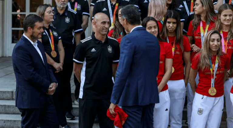 Tras beso no consentido a Jennifer Hermoso: Pedro Sánchez dice que disculpas de Luis Rubiales 