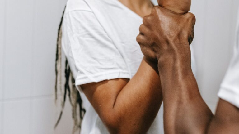 Despachan a Sala proyecto que permite monitoreo telemático en casos de violencia en el pololeo