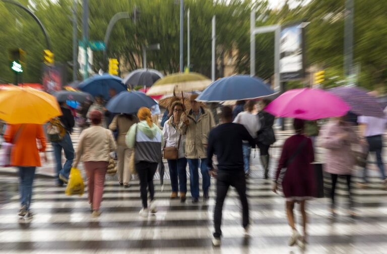 Vuelven las lluvias: Senapred declara Alerta Temprana Preventiva para 12 comunas de la RM