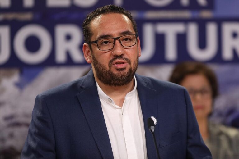 Sistema frontal: Mineduc reporta 357 establecimientos afectados y suspensión de clases en 67 comunas del país