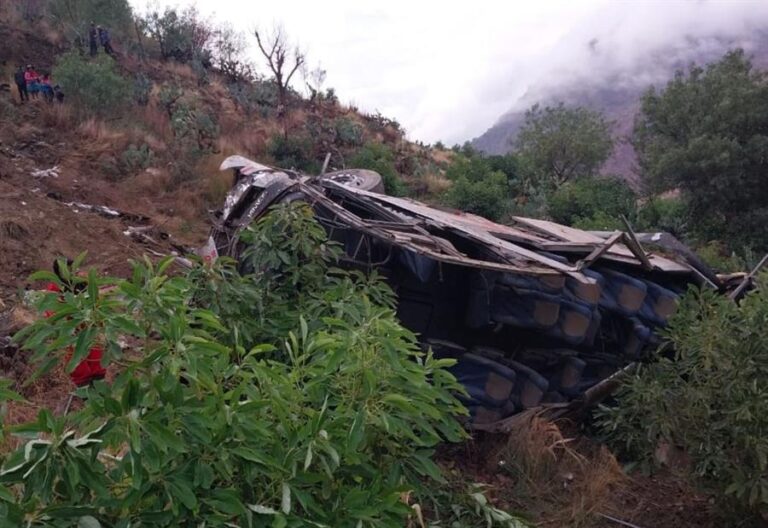 Fatal accidente de bus en Perú dejó al menos 25 muertos y 34 heridos: Cayó a un abismo de más de 200 metros