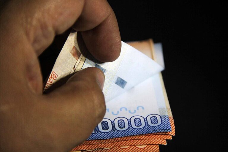 Desde hoy sube el sueldo mínimo: ¿Cuánto aumentó y cuándo lo hará nuevamente?