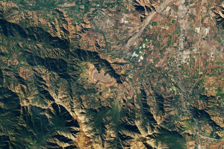 NASA publica imágenes satelitales que muestra a la Laguna de Aculeo con agua