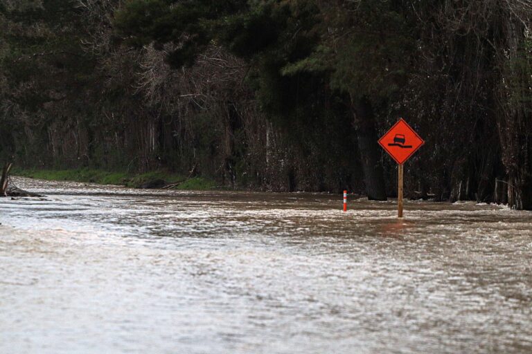 Declaran Alerta Amarilla para las comunas de San Javier, Pencahue y Constitución por amenaza de desborde del río Loncomilla