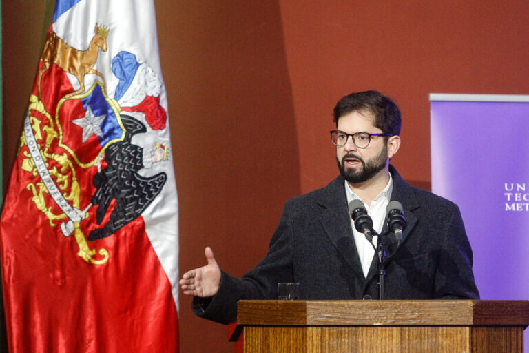 Encuesta Criteria: 50% dice que el presidente Boric ha aumentado la división política