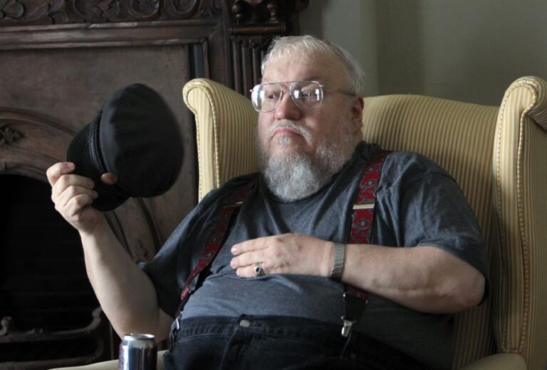 George R.R. Martin y otros escritores demandan a ChatGPT por 
