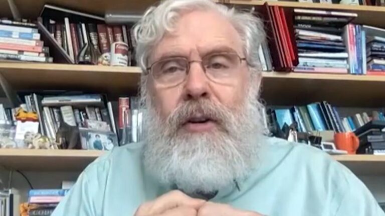 George Church y el proyecto que busca salvar a los elefantes reviviendo los genes del mamut