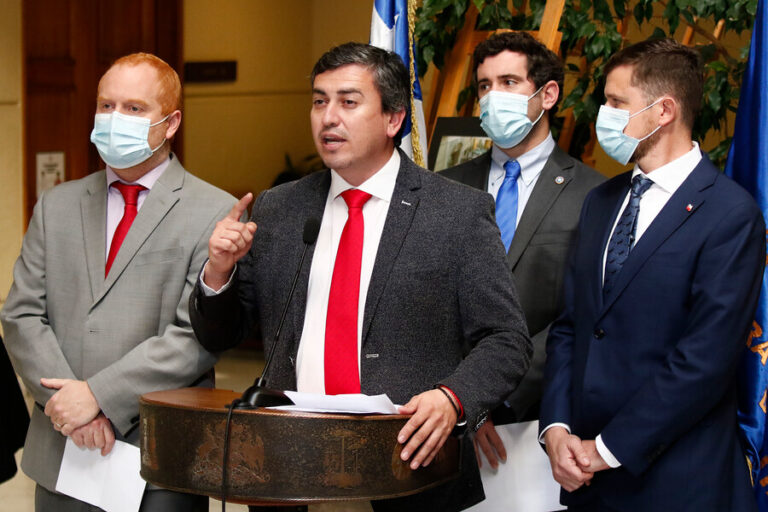 Diputado Ojeda solicitó subir sueldos de policías para evitar que estén 