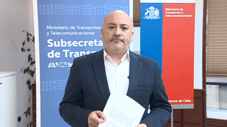 Ministro de Transportes (s) condena quema de buses en Santiago: 