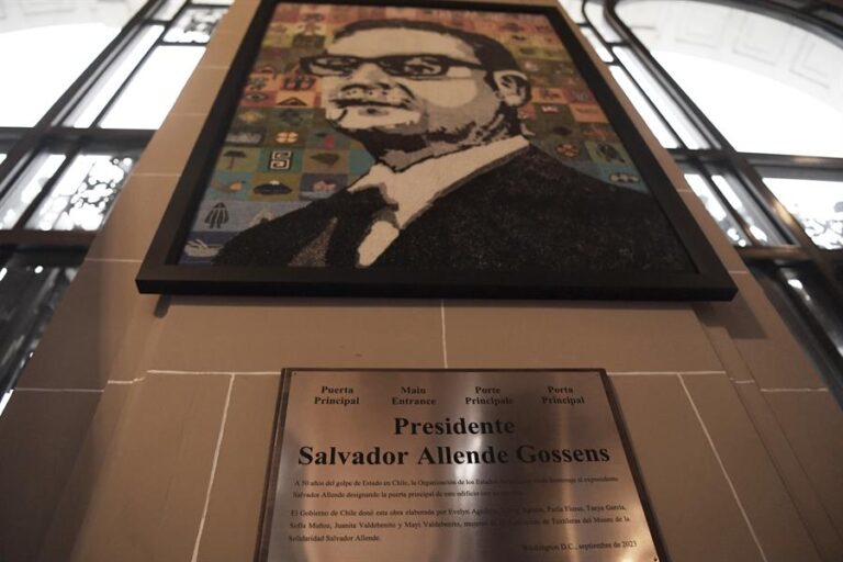 Isabel Allende por homenaje a su padre, Salvador, en la OEA: 