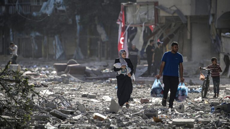 Organización Mundial de la Salud denuncia que 66 trabajadores sanitarios en Gaza siguen detenidos por fuerzas israelíes