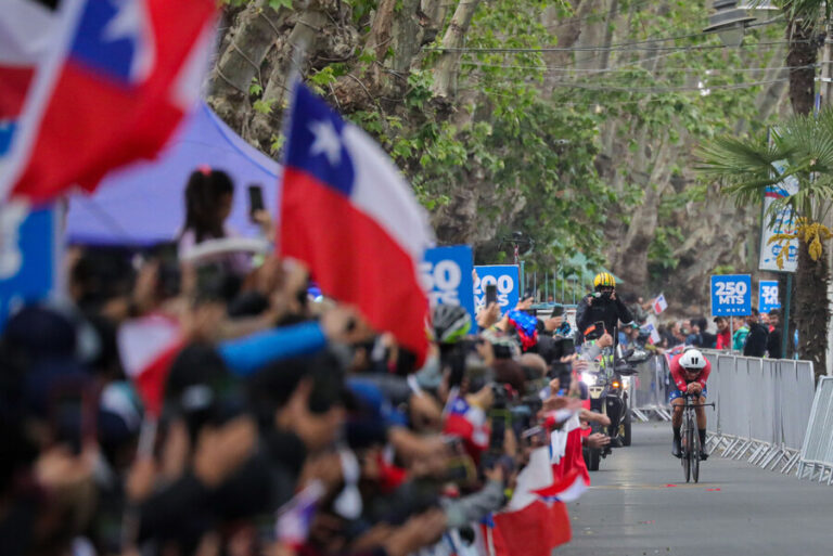 Es hoy: Los cortes y desvíos de tránsito en la RM por el ciclismo en Santiago 2023