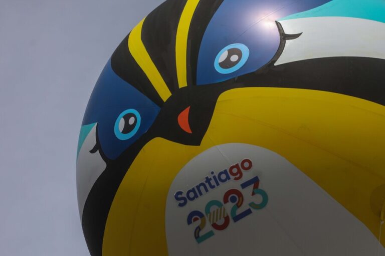 Fiumanía: Atleta mexicana compitió con manicure de la mascota de Santiago 2023