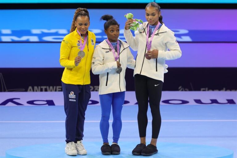Simone Biles obtuvo su sexto título de campeona del mundo