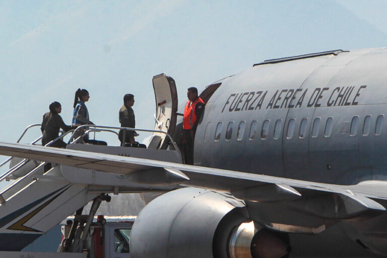 29 chilenos volverán por su cuenta a Chile y no en avión de la FACh: Acusan 