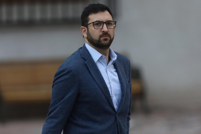 Contraloría da 5 días a La Moneda para excusar la ausencia de Crispi en comisión por Caso Convenios