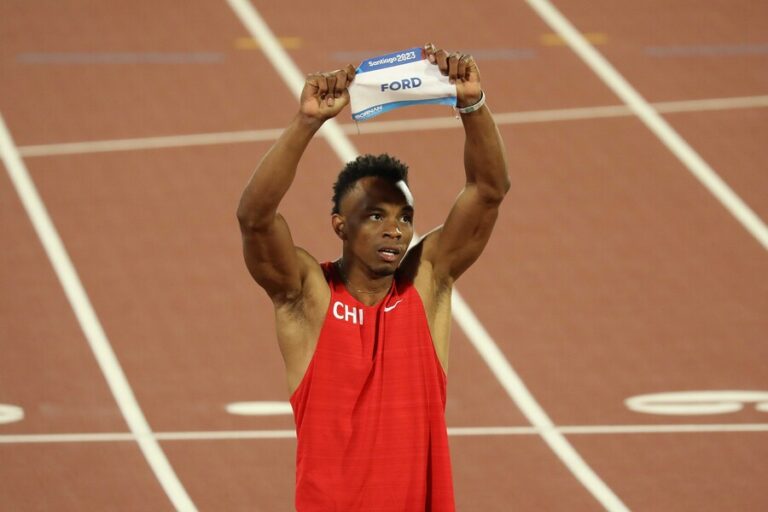 Cruzó un campo minado y fue guardia de una discoteque: La dura historia de superación del cubano-chileno Santiago Ford