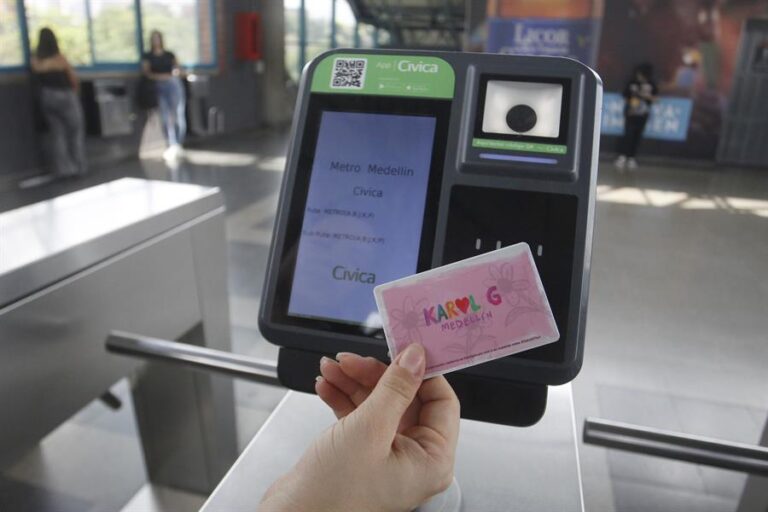 Metro de Medellín lanzó tarjeta conmemorativa de Karol G como preámbulo a gran concierto en Colombia