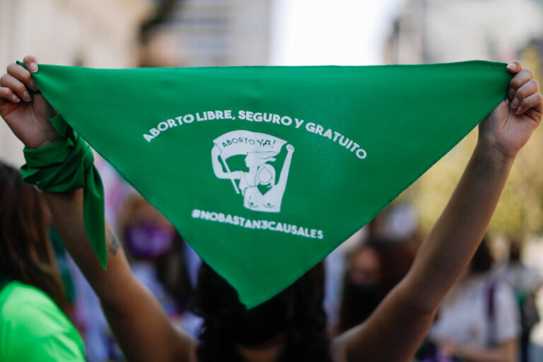 60% cree que el aborto debe ser legal en las primeras seis semanas de embarazo, según estudio de Ipsos