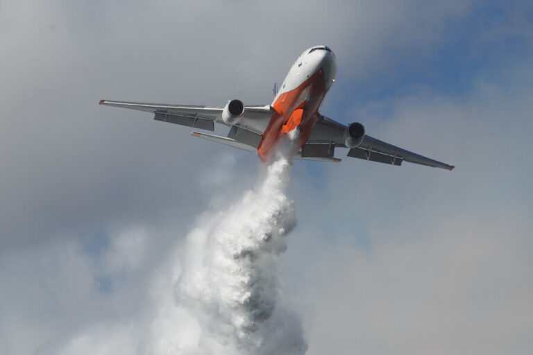 Combatirá los incendios forestales junto a Conaf: Avión Aero Tanker ya se encuentra en Chile