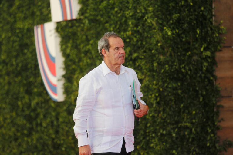 Exministro Andrés Allamand es denunciado por acoso laboral y despido injustificado