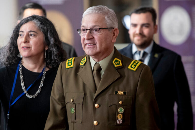 Defensa de general Yáñez solicitó sobreseimiento en causa por delitos de lesa humanidad durante estallido social
