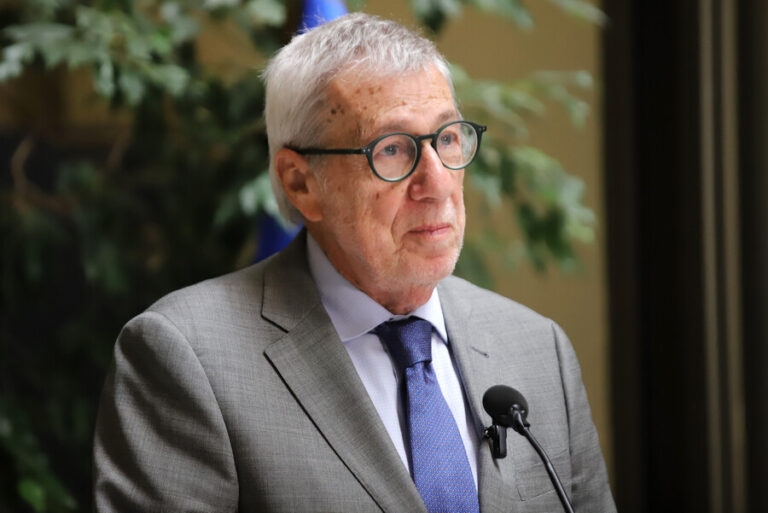 Van Klaveren tras reunión con embajador de Chile en Israel aseguró que están “insistiendo” en la liberación de Mía Schem