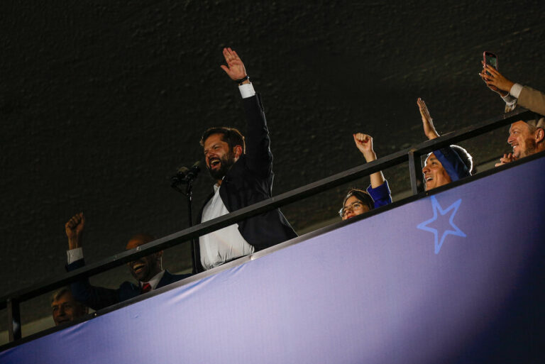 Pdte. Boric prendió al Estadio Nacional con un 