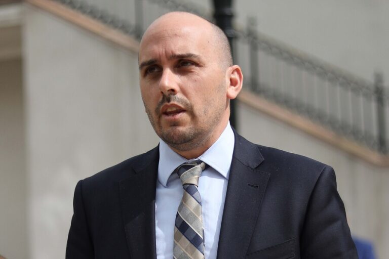 Diputado Longton hace llamado a 