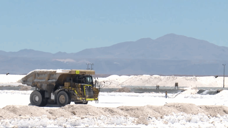 Chile y Argentina firman acuerdo de entendimiento para trabajo binacional de litio y salares: 