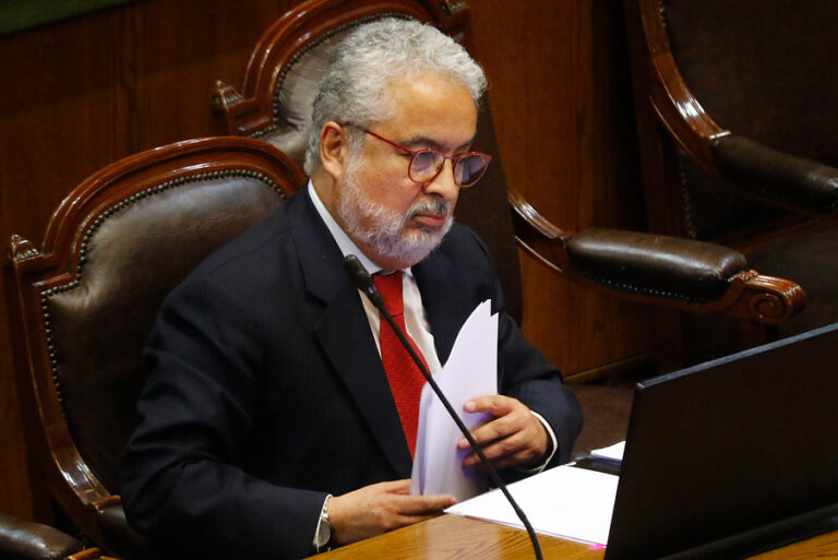 Corte declara inadmisible recurso que buscaba que el CDE no accediera a chats de Luis Hermosilla