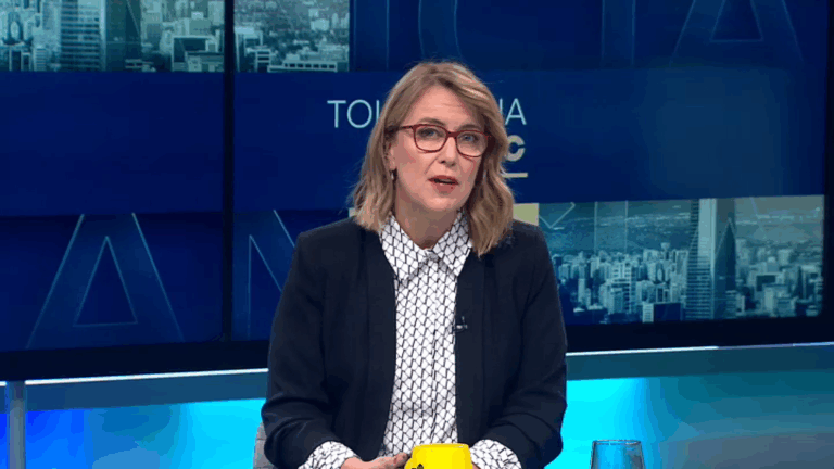 Carolina Urrejola y oficio por 