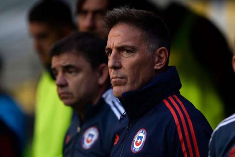 Eduardo Berizzo desconvocó a Matías Fernández tras denuncia por VIF: Futbolista se mantiene inubicable