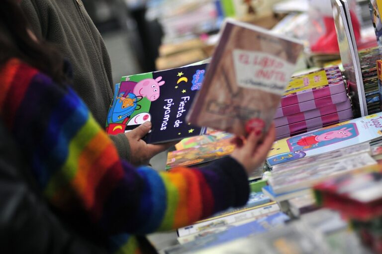 Alcalde de Maipú explica entrega de 30 mil libros para Navidad a los niños: 