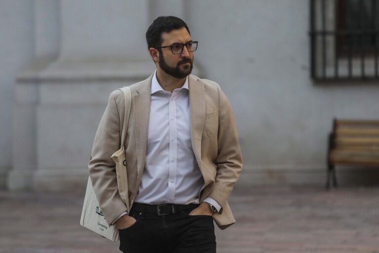 Tras dichos de exseremi: Defensa de Miguel Crispi descarta haber recibido informe de Democracia Viva el 7 de junio