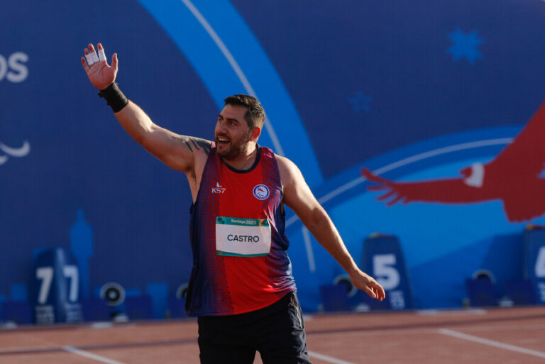 Suma y sigue: Nicolás Castro brilló en el lanzamiento de bala y le otorgó nueva medalla de plata al Team ParaChile