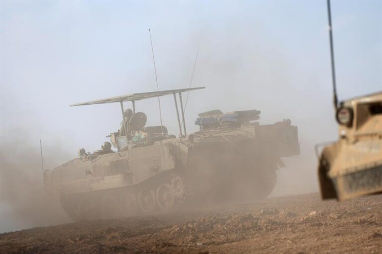 El Ejército israelí expande sus operaciones terrestres hacia el sur de Gaza