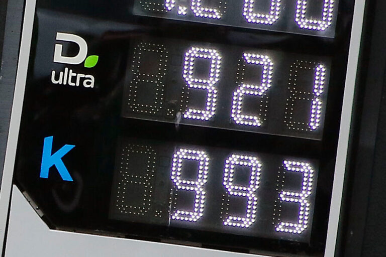 Anuncian bajas en el precio de los combustibles de cara a la celebración de Año Nuevo