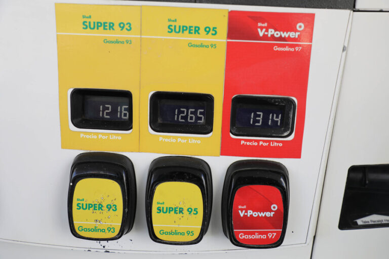 El precio del combustible bajará esta semana: Enap anunció disminución en el precio de todas las bencinas y gas licuado