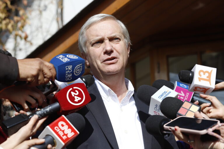 Oficialismo reprocha la anticipada candidatura presidencial de Kast: 