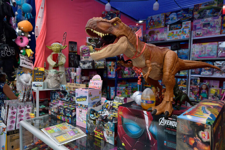 Autoridades de salud realizaron fiscalización a la venta de juguetes previo a Navidad