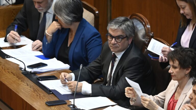 Baja impuestos a empresas y sube a personas de mayor ingreso: Ministro Marcel entregó informe final del pacto fiscal